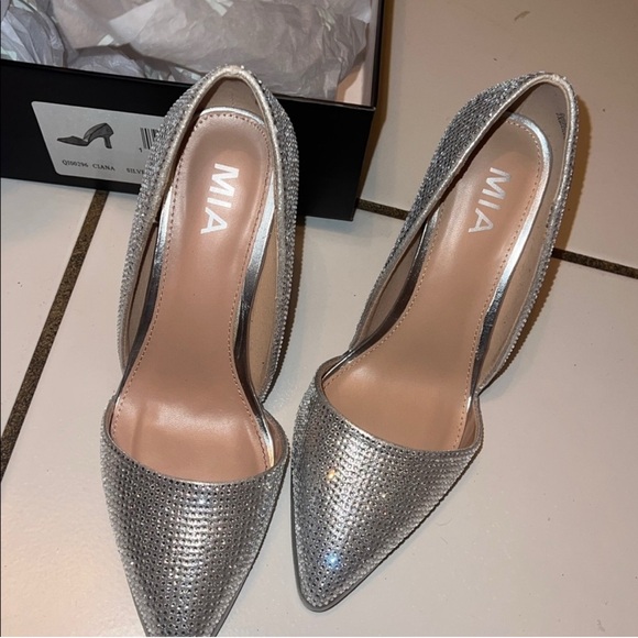 MIA Glittering Silver Heels - Picture 4 of 8